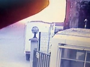 Doğalgaz Sobasının Bomba Gibi Patladığı Anlar Kameralarda