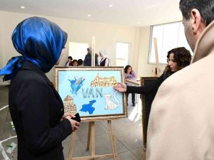 Çatak’ta Kursiyerler Bir Yıllık Emeklerini Sergiledi