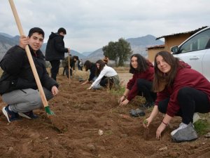 Lavantalar Öğrencilerin Ellerinden Toprakla Buluştu