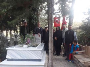 Şehit Asker Kabri Başında Anıldı