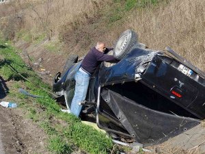 Aracıyla Su Kanalına Yuvarlanan Öğretmen Ölümden Döndü