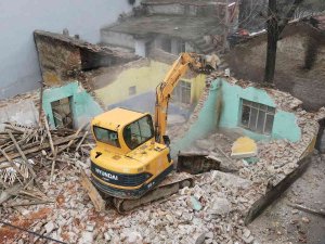 Yıldırım Belediyesi 494 Metruk Binayı Yıktı