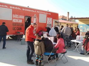 Veliler Kan Vererek Çocuklarına Örnek Oldu