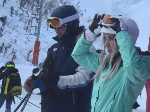 Charter Seferi İle Erzurum’a Gelen İlk Rus Kafile Palandöken’de Kayak Yapmaya Başladı