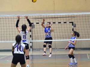 Yunusemreli Voleybolculardan 3-0’lık Başlangıç