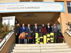 Malatya Tso’dan Öğrencilere Bot Ve Mont Yardımı