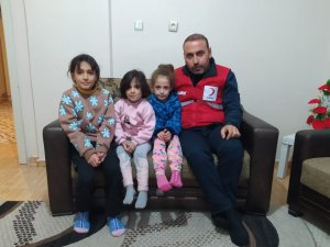 Kızılay, 3 Bin Rakımlı Mereto Dağı Eteklerinde 880 Aileye Yardım Ulaştırdı