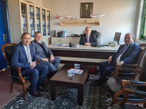 Vali Tutulmaz, Havalimanında Toplantı Düzenledi