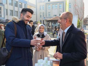 Meram Gençlik Meclisi’nden Öğrencilere Çorba İkramı