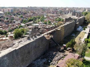 Diyarbakır Surlarında Diriliş Devam Ediyor