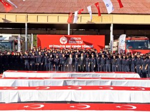 Antalya’da Eğitimi Tamamlanan 97 İtfaiye Eri Türk Bayrağına El Basarak Yemin Etti