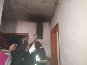 Salondaki Elektrik Panosunda Çıkan Yangın Korkuttu