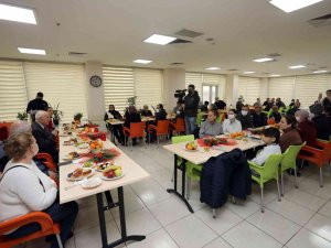 Zübeyde Hanım Konukevi’nde Yılbaşı Yemeği