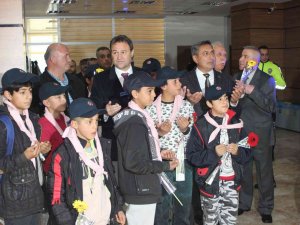 Uşak Emniyet Müdürü Mesut Gezer Emekli Polislerin İsmini Künyelere Kazıdı