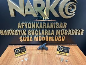 Otobüsteki Yolcunun Bagajında Silah Ve Uyuşturucu Ele Geçirildi