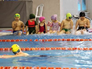 Körfez’de Milli Yüzücüler Yetişiyor