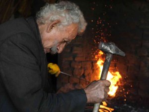 73 Yıldır Demir Dövüyor