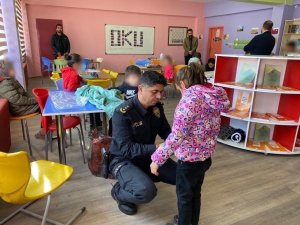 Hakkari Polisinden Öğrencileri ’Isıtan’ Destek