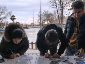 Yılbaşı İçin Kurulan Sevgi Postanesi Nostaljiyi Yaşadılar