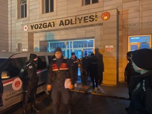 Eşine Küfreden İki Kişiyi Öldüren Zanlı Tutuklandı