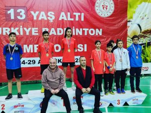 13 Yaş Altı Türkiye Badminton Şampiyonası’nda Eskişehir Madalyaları Topladı