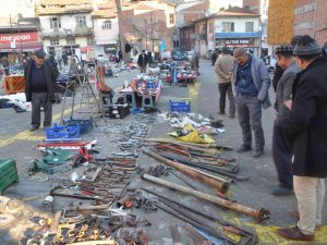 Eski Eşyalar Asırlık Pazarda Ekonomiye Kazandırılıyor