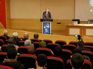 İ̇z Bırakan Alimler Bu Panelde Konuşuldu