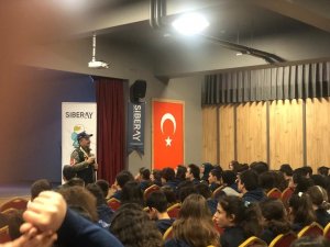 Konya’da Güvenli İnternet Kullanımı Hakkında 102 Bin Kişi Bilgilendirildi