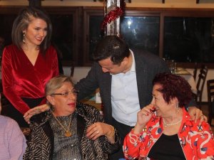 Muğla’da Yaşlı Çınarlar Yemekte Bir Araya Geldi