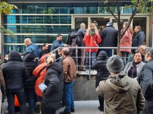 İ̇stanbul’da Vatandaşlar Sgk Önlerinde Beklemeye Devam Ediyor
