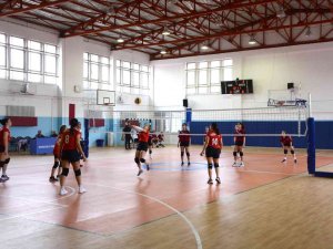 Voleybol Turnuvasında Yarı Finalistler Belli Oldu