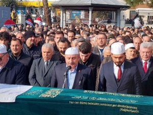 Tbmm Başkanı, Kardeşi Gibi Gördüğü Halasının Oğlunun Cenaze Namazını Kıldırdı