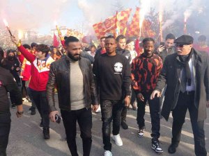 Stadyuma Değil, Okula Geldiler