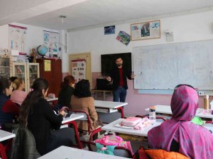 Alanya’nın Tek Köy Yaşam Merkezinde Öğrenci Ve Veliler Birlikte Eğitim Alıyor