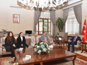 Vali Karadeniz Şehit Ailesini Ağırladı