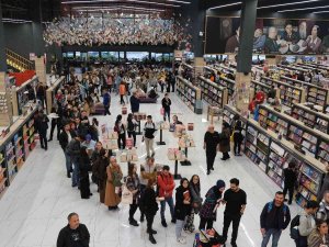 Bkmkitap’ta Yıldızlar Geçidi