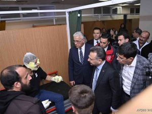 Vali Aksoy, Patlamada Yaralananları Hastanede Ziyaret Etti