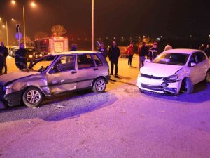 Otomobil Yarışı Kazayla Bitti, Nişanlı Çift Yaralandı