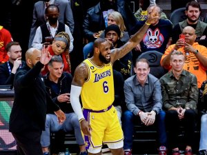 Lebron James’den Double-double