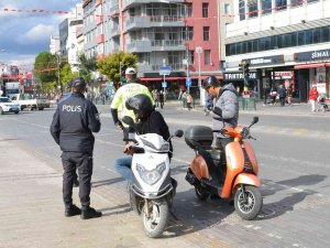 Uşak’ta Bin 143 Sürücüye Para Cezası Kesildi
