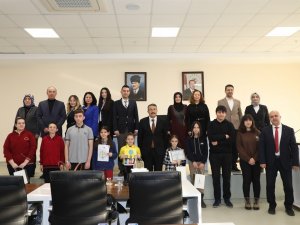 İ̇nsan Hakları Temalı Yarışmalarda Dereceye Giren Öğrenciler Ödüllendirildi