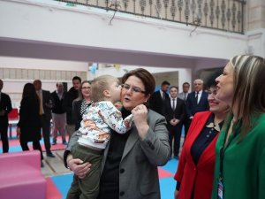Ukraynalı Çocuklar Yeni Yılı Türkiye’deki Sıcak Yuvalarında Karşıladı