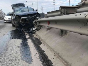Yol Ayrımında Bariyerlere Çarptı: 3’ü Çocuk 6 Yaralı