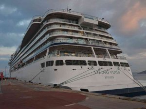 Kuşadası’na Sezonun Son Kruvaziyer Gemisiyle 680 Yolcu Geldi