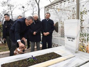 Eski Milli Eğitim Bakanı İ̇leri, Vefatının 61. Yılında Kabri Başında Anıldı