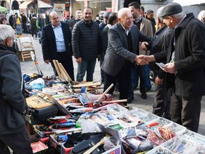 Başkan Yılmaz, Pazarcı Esnafı Ve Vatandaşların Yeni Yılını Kutladı