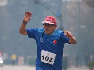 82. Yaşında Gümüş Madalyanın Sahibi Oldu