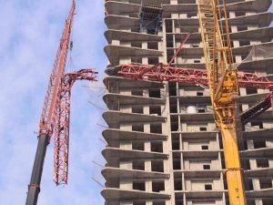 Devrilen Vincin İlk Bölümü Saatler Sonra Söküldü