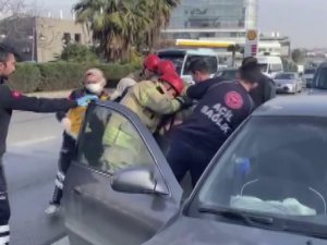 Pendik D-100 Karayolunda Zincirleme Trafik Kazası: 1 Yaralı