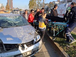 Hurdaya Dönüp 3 Yaralının Çıktığı Otomobilden Sıyrık Dahi Almadan Kurtuldu